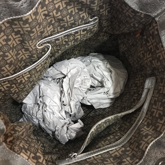 Silver TORY BURCH leather tote - Picture 4 of 8